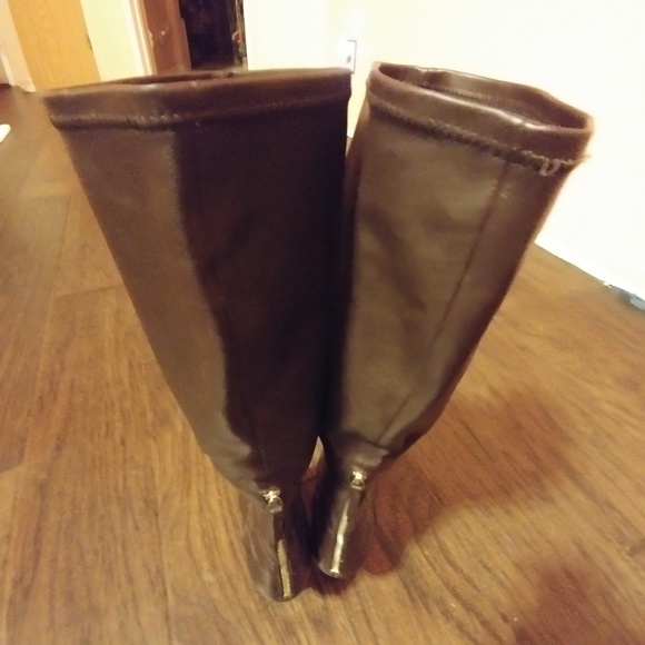 New Dark Brown Boots - Picture 3 of 4